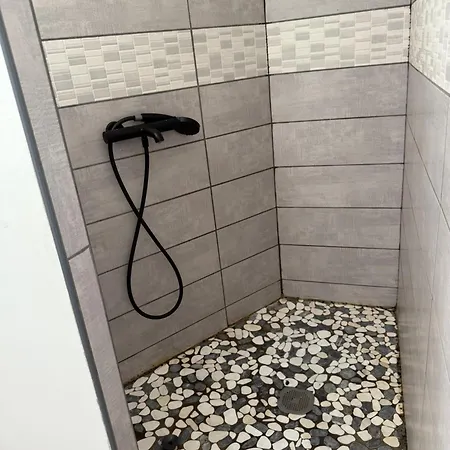 Kır Evi La Maisonnette Confort De Tari Et Nicolas Juillan